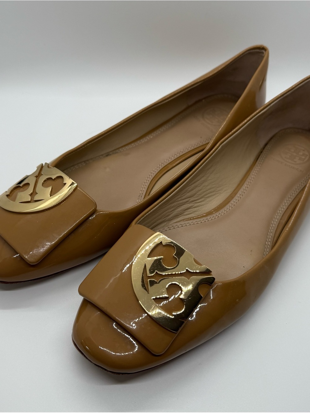 Tory Burch Caramel Patent Leather Ballet Flats with Gold Logo